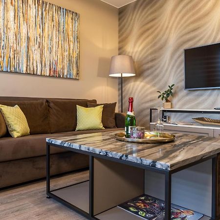 Deluxe Apartment Mit Tiefgarage In Naehe Messe-Bmw-Porsche-Dhl-Flughafen-Flugzeugwerk Der Deutsche Aircraft Leipzig Exterior foto
